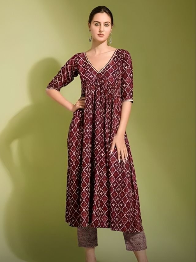 Pear-Shaped Body Look Great in Deep V-Neck Kurti