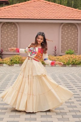 9 Meter Flair Gamthi Work Navratri Lehenga