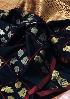 Lichi Silk Waving Jacquard Saree With Reach Pallu In Black Sarees