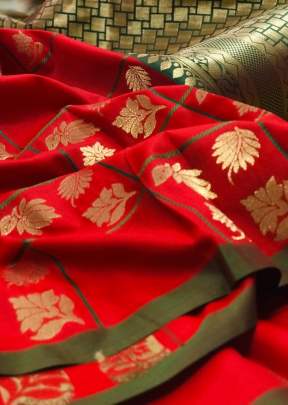 Lichi Silk Waving Jacquard Saree With Reach Pallu In Red Sarees