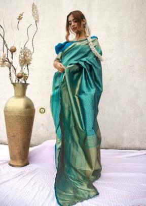 Rich Look Presenting Enchanting Yet Breathable Organic Banarasi  Saree on Sale