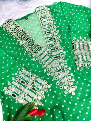 Anarkali Style Green Color  Side Cut Kurti With Chinon Fabric Pant   Paded Bustier With Crap Lining   Full Flowing  Pattern Dress