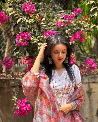 Beautiful Multy Color Thread Embroidery Work White Suits