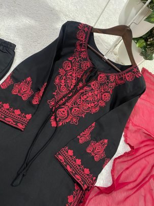 Elegant Roman Silk Embroidered Kurti Pant With Georgette Dupatta