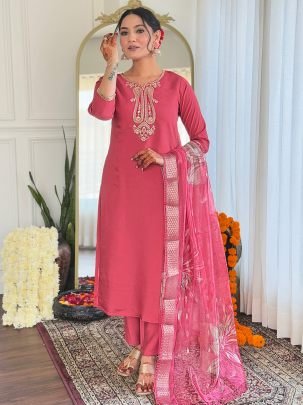 Gajri Chanderi Embroidered Kurta Pant Set