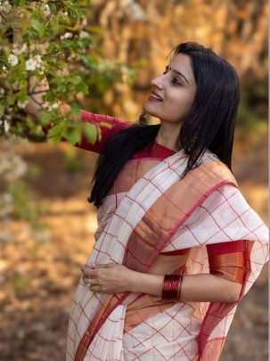 Linen Digital Print Cream Saree With Digital Print Red Blouse