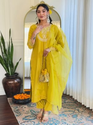 Liril Rayon Slub Kurta Pant Set With Organza Dupatta