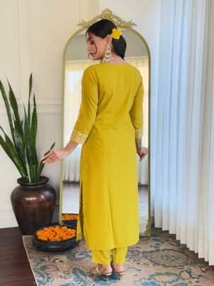 Liril Rayon Slub Kurta Pant Set With Organza Dupatta