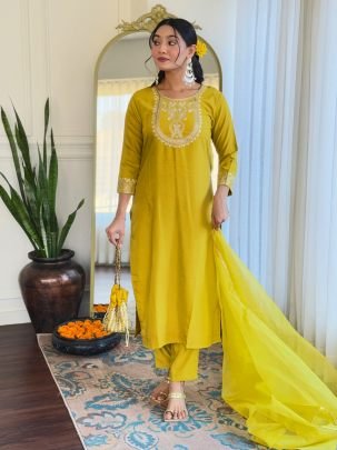 Liril Rayon Slub Kurta Pant Set With Organza Dupatta