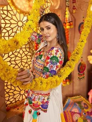 Navratri Special Vibrant Traditional Gujarati Embroidered Chaniya Choli