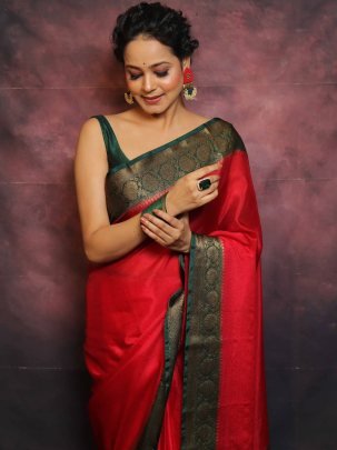 Soft Naylon Chinnon Red Saree With Green Less Pallu And Running Blouse