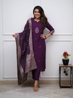 Wine Sparkle Three Quarter Sleeves Suit